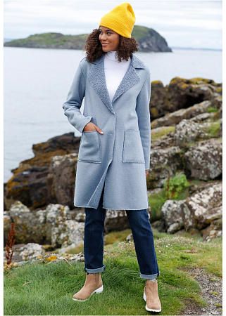 Лёгкое пальто с английским воротником Лёгкое пальто с английским воротником